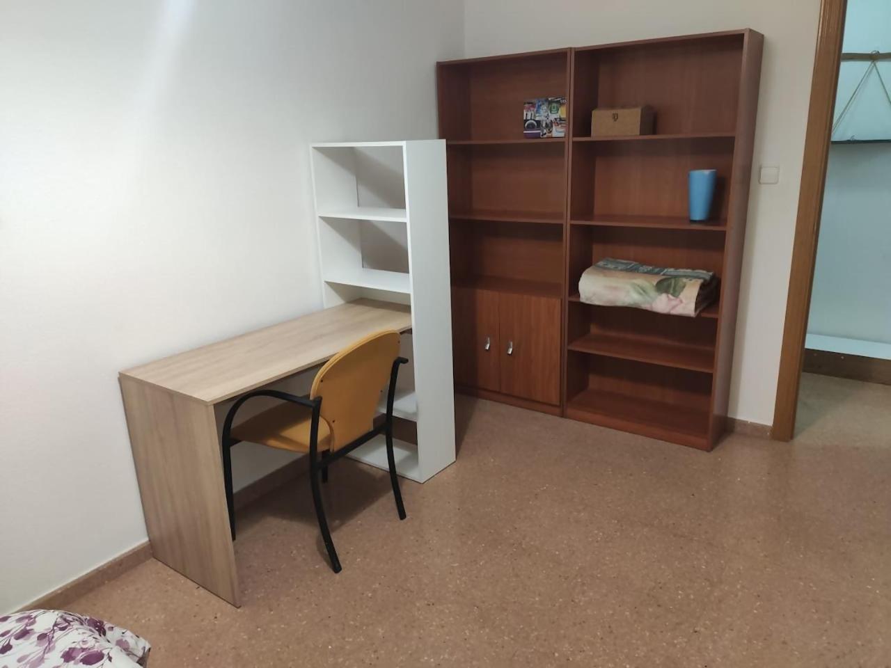 1, Amplio Con Garaje, 3 Dormitorios, 2 Banos Appartement