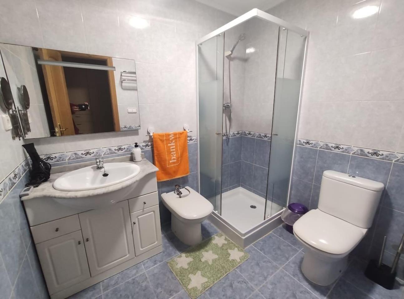 1, Amplio Con Garaje, 3 Dormitorios, 2 Banos Appartement *