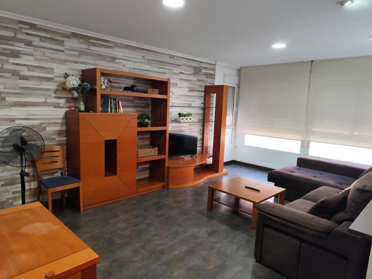 Appartement 1, Amplio Con Garaje, 3 Dormitorios, 2 Banos Elche